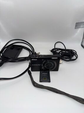 Nikon Coolpix S570 12MP Digital Camera Black - Y2K Digicam Bundle - TESTED